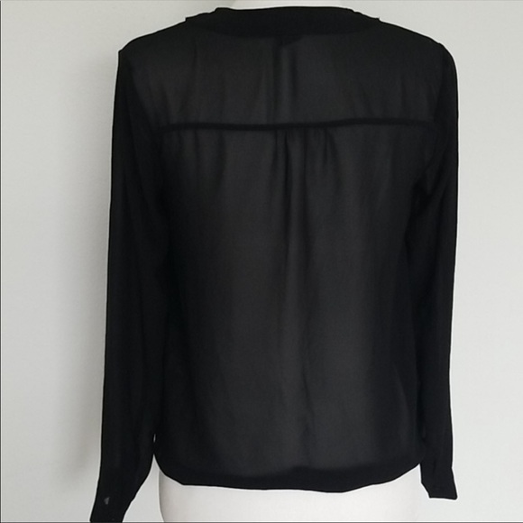 💗 5/$25 NWOT- Forever 21 Black Faux Wrap Blouse- Size Medium 💗 - Picture 4 of 6
